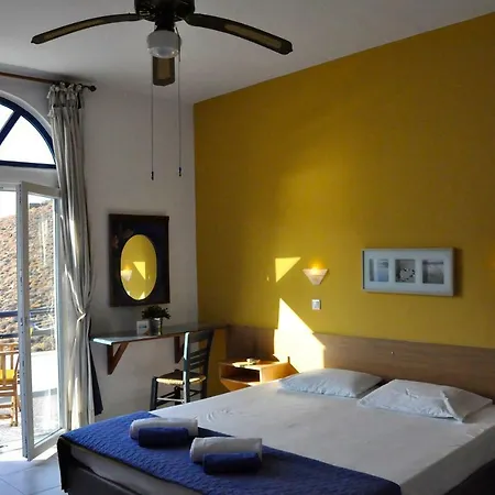 Victoria Hotel *